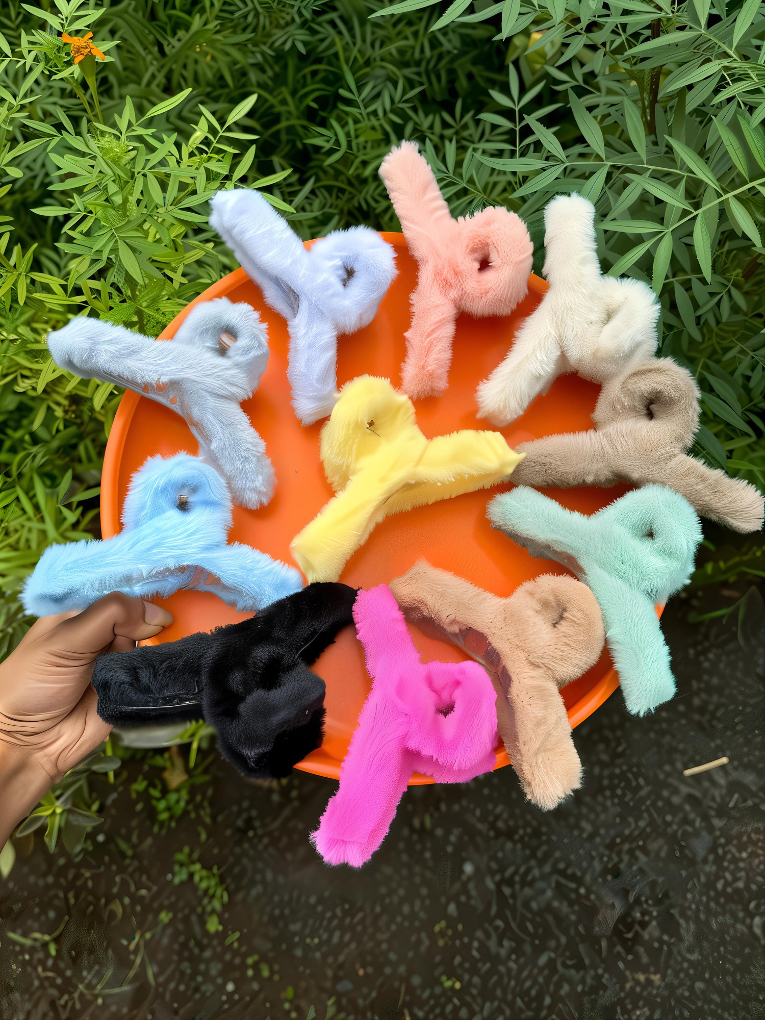 Knotted fur Claws