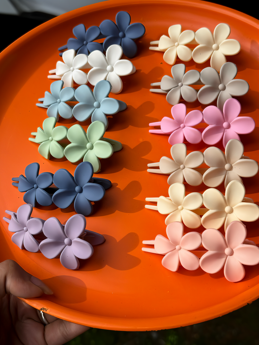 🌸 BloomGrip™ Floral Hair Claw Clip